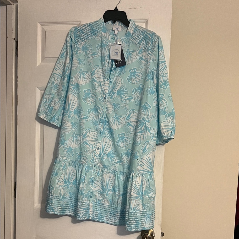 crown & ivy Aqua and White Shell-Print Smocked Long Sleeve Tunic Dress